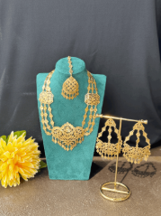 Regal Filigree Gold Necklace Set